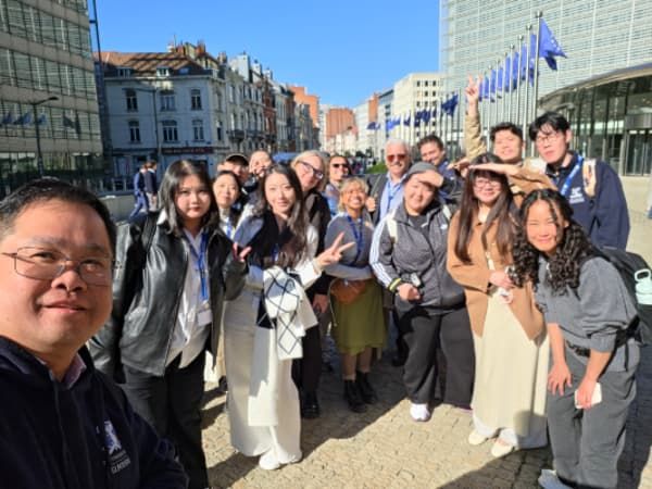 students on study tour