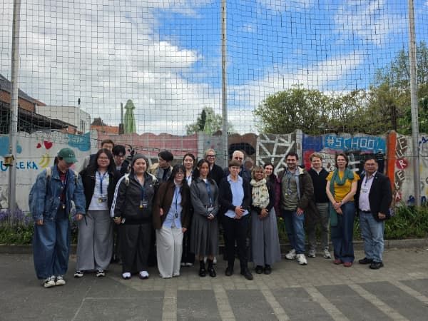students on study tour